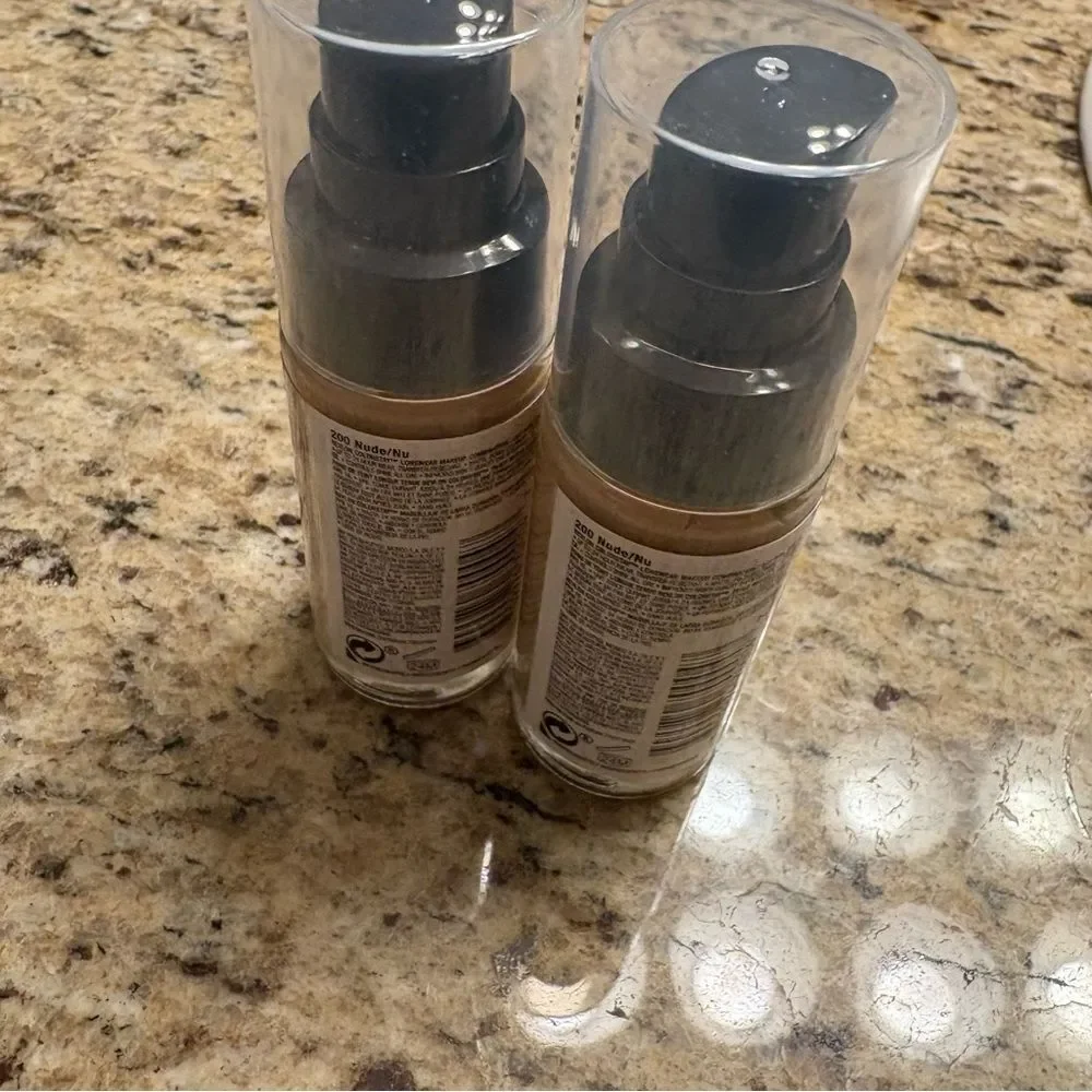 Revlon ColorStay Longwear Makeup SPF 15 - Nude Shade-200. Sealed.